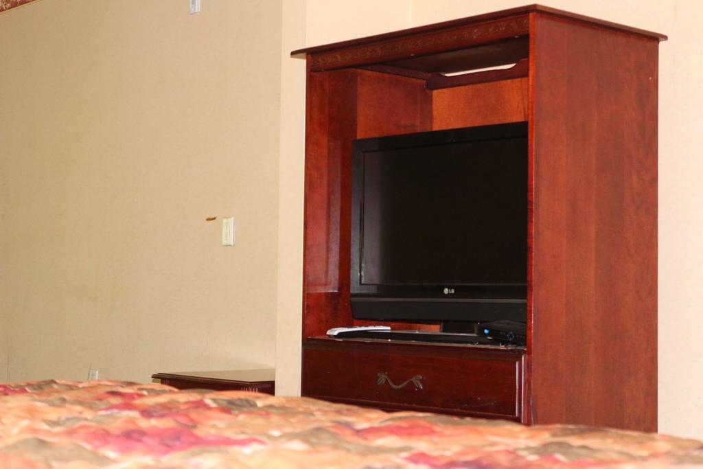 ג'ונסבורו Magnolia Bay Hotel & Suites מראה חיצוני תמונה