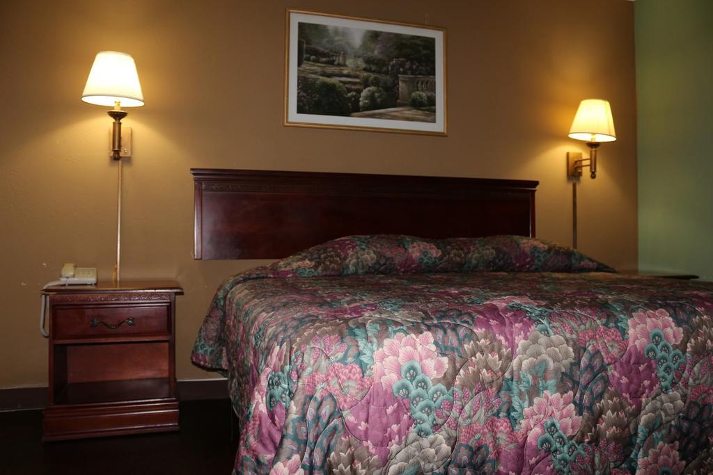 ג'ונסבורו Magnolia Bay Hotel & Suites מראה חיצוני תמונה