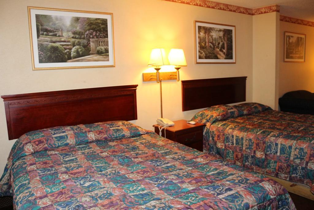 ג'ונסבורו Magnolia Bay Hotel & Suites מראה חיצוני תמונה