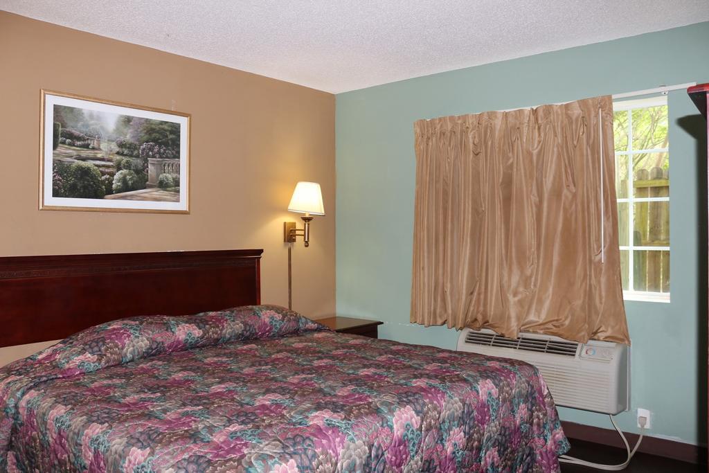 ג'ונסבורו Magnolia Bay Hotel & Suites מראה חיצוני תמונה