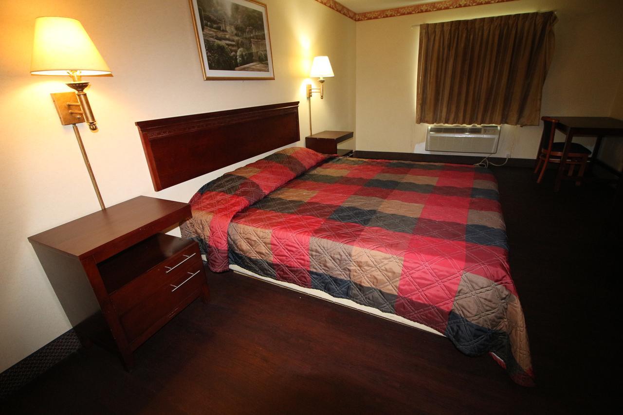 ג'ונסבורו Magnolia Bay Hotel & Suites מראה חיצוני תמונה