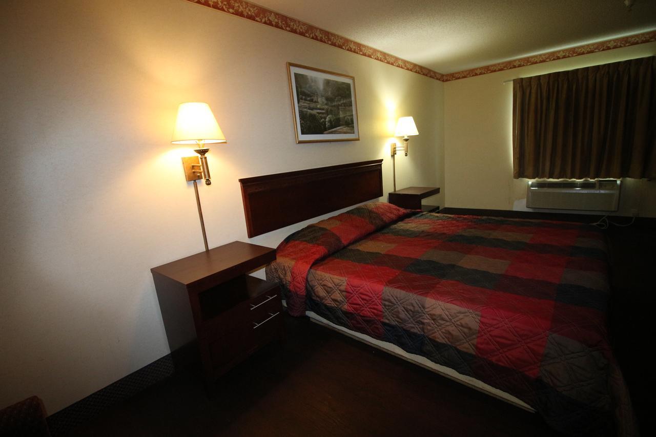 ג'ונסבורו Magnolia Bay Hotel & Suites מראה חיצוני תמונה