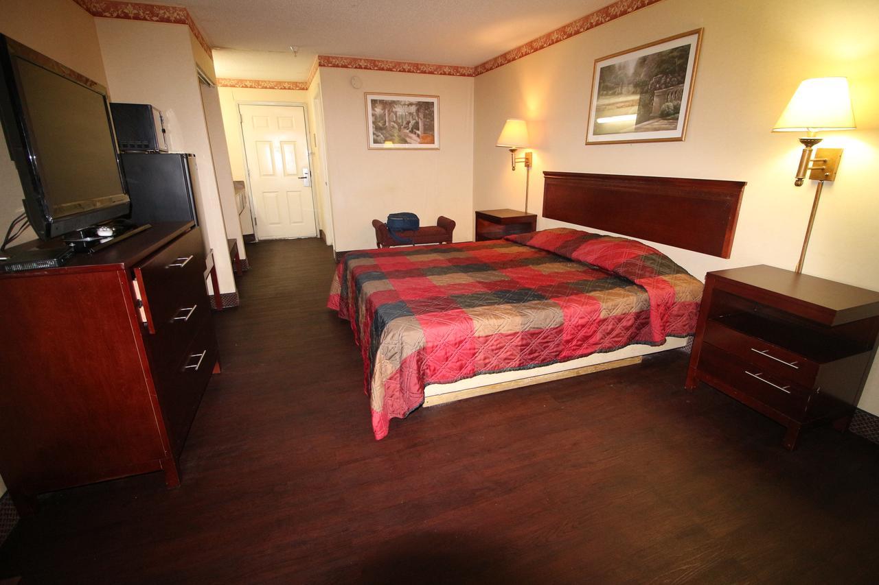 ג'ונסבורו Magnolia Bay Hotel & Suites מראה חיצוני תמונה