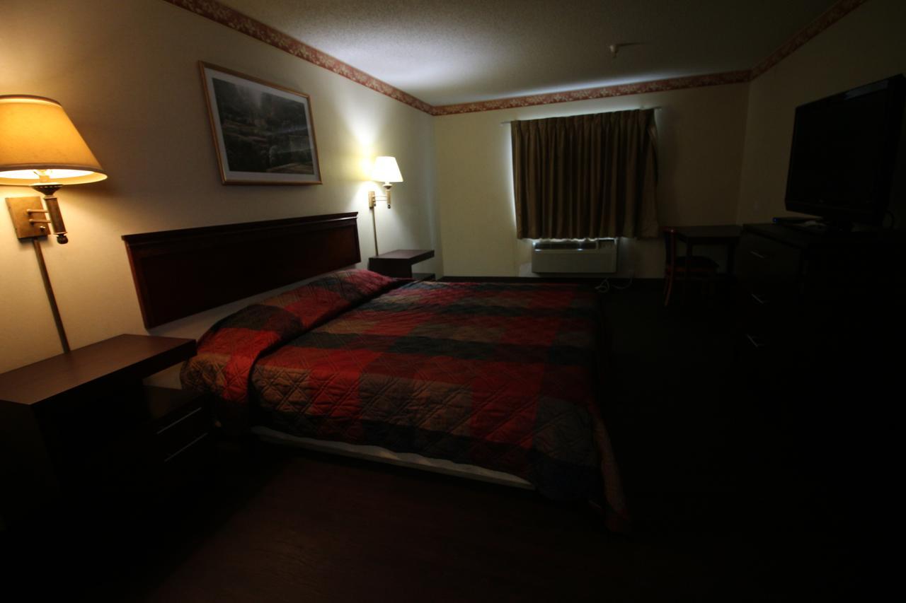 ג'ונסבורו Magnolia Bay Hotel & Suites מראה חיצוני תמונה