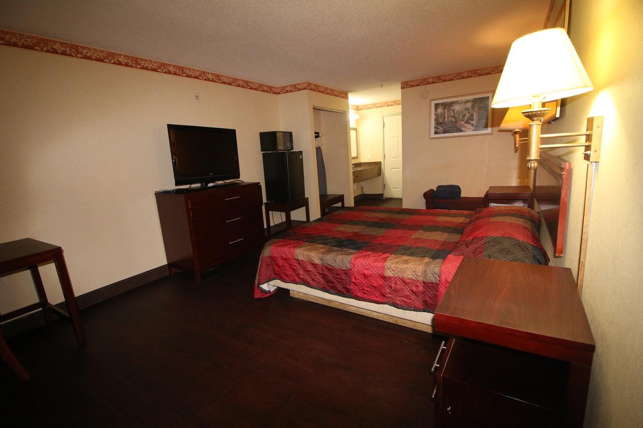ג'ונסבורו Magnolia Bay Hotel & Suites מראה חיצוני תמונה