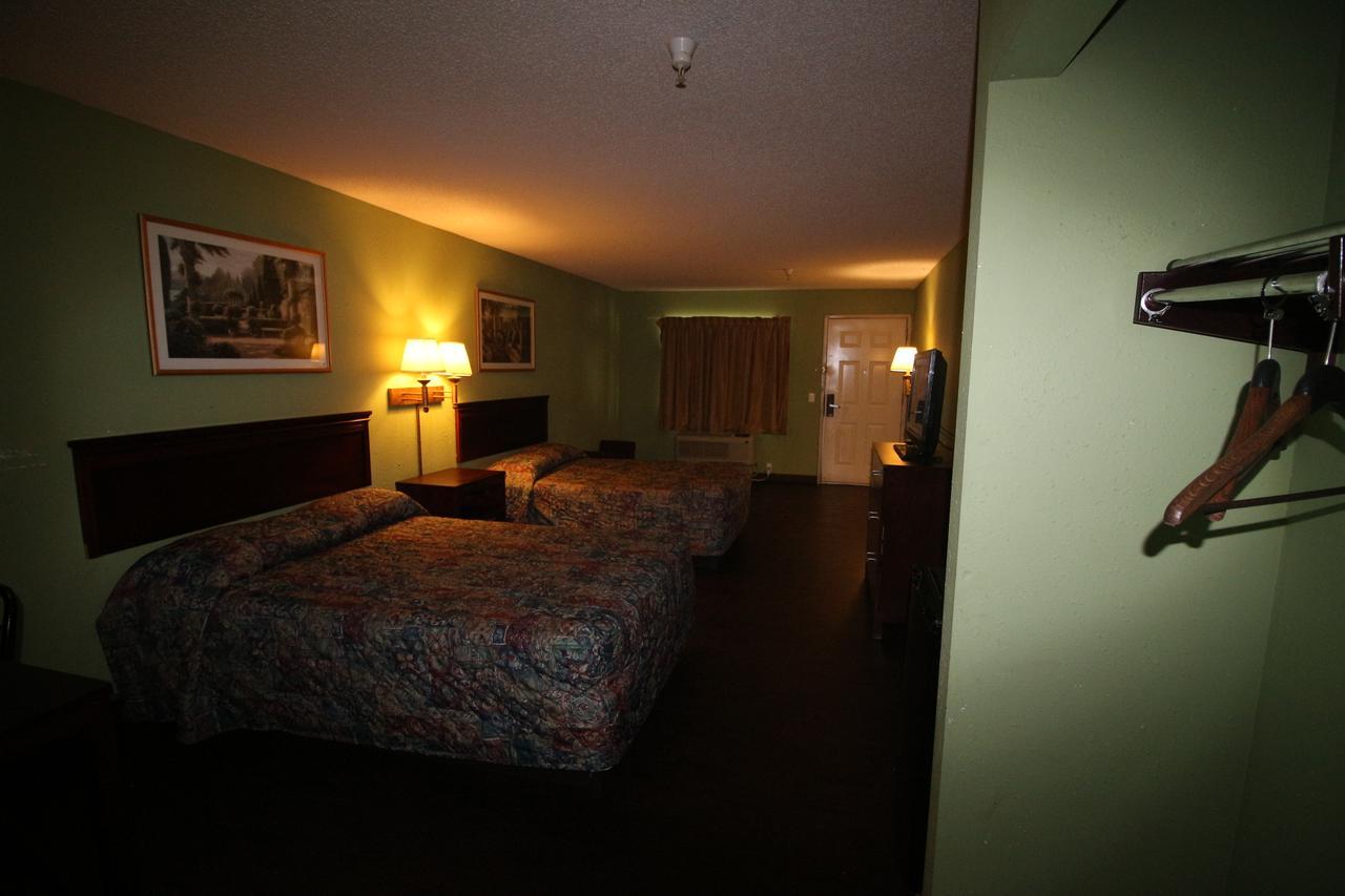 ג'ונסבורו Magnolia Bay Hotel & Suites מראה חיצוני תמונה