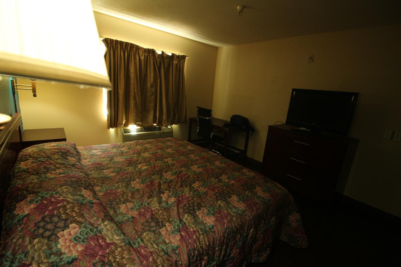 ג'ונסבורו Magnolia Bay Hotel & Suites מראה חיצוני תמונה