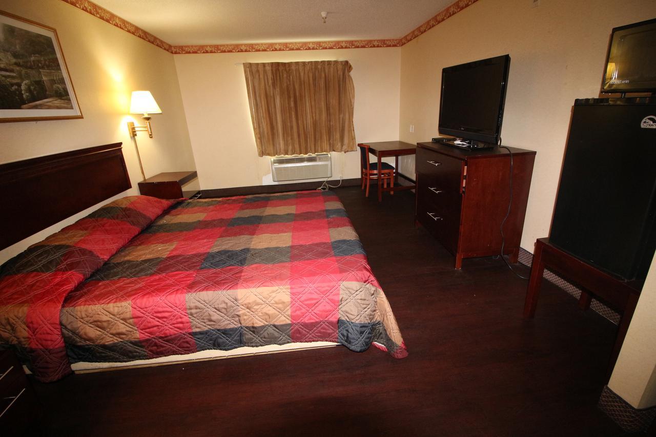 ג'ונסבורו Magnolia Bay Hotel & Suites מראה חיצוני תמונה