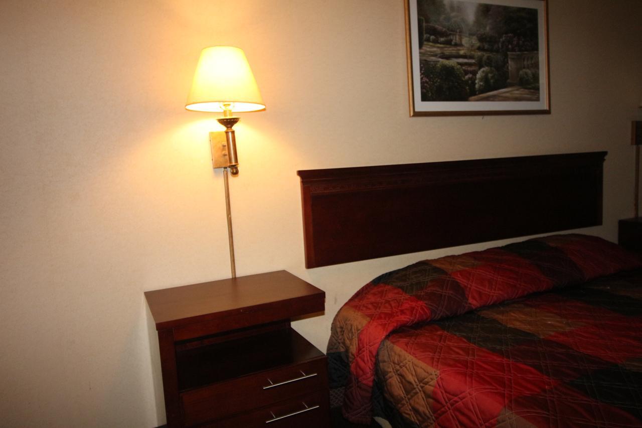 ג'ונסבורו Magnolia Bay Hotel & Suites מראה חיצוני תמונה