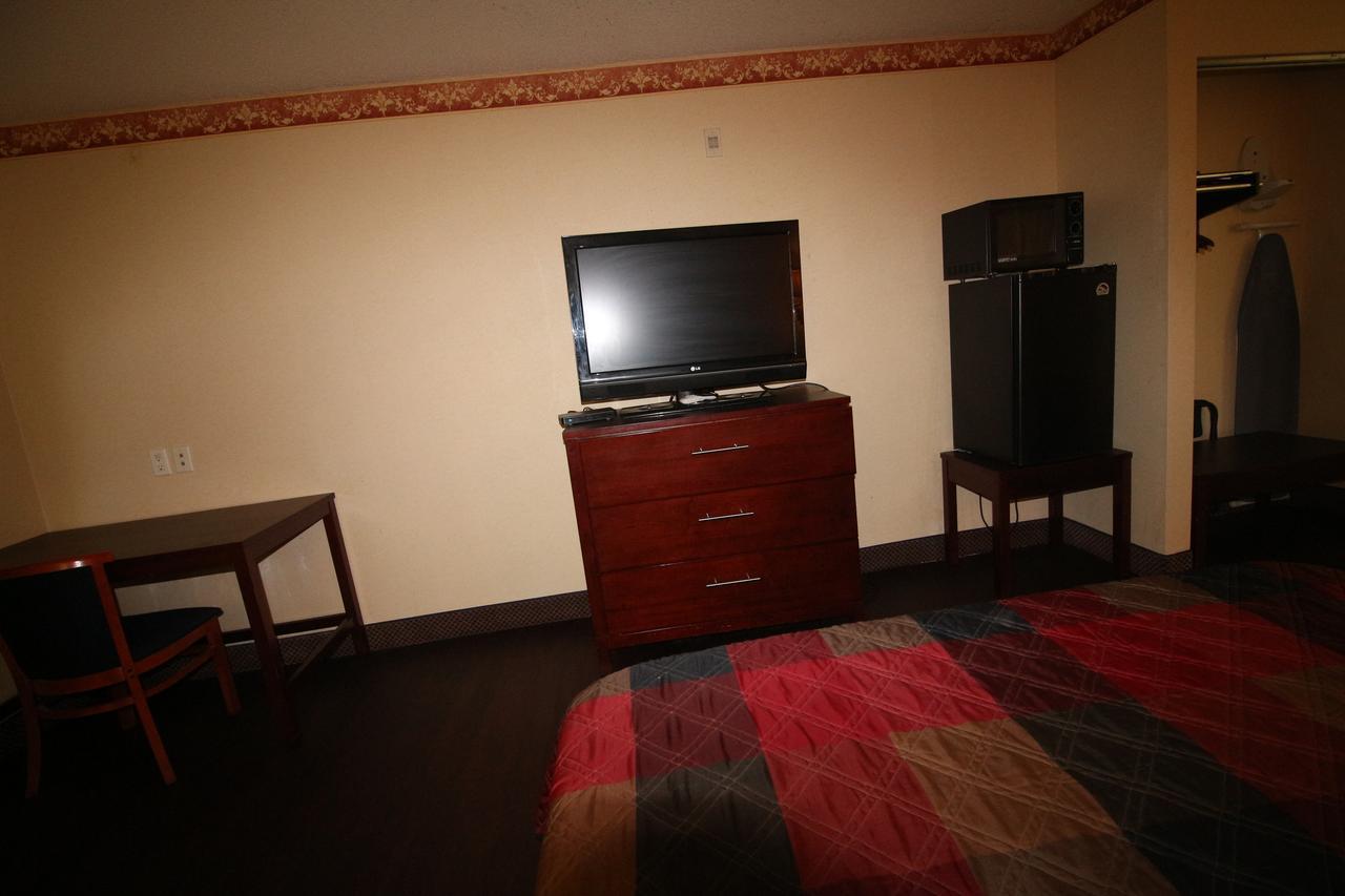 ג'ונסבורו Magnolia Bay Hotel & Suites מראה חיצוני תמונה